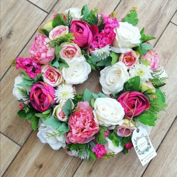 ręcznie robiony wianek hand made z róż i peoni biało różowy na drzwi