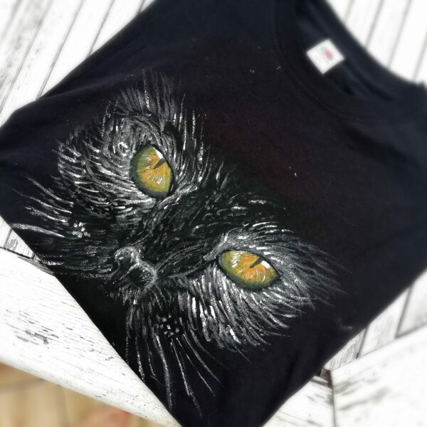 hand made czarna koszulka Tshirt z ręcznie namalowanymi oczami kota