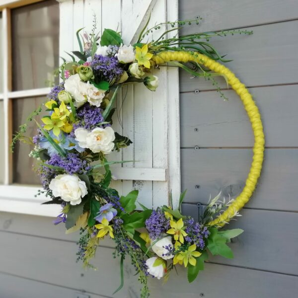 hand made ręcznie wykonany asymetryczny ring obręcz dekoracyjna w kolorach zółtym fioletowym białym i zielonym