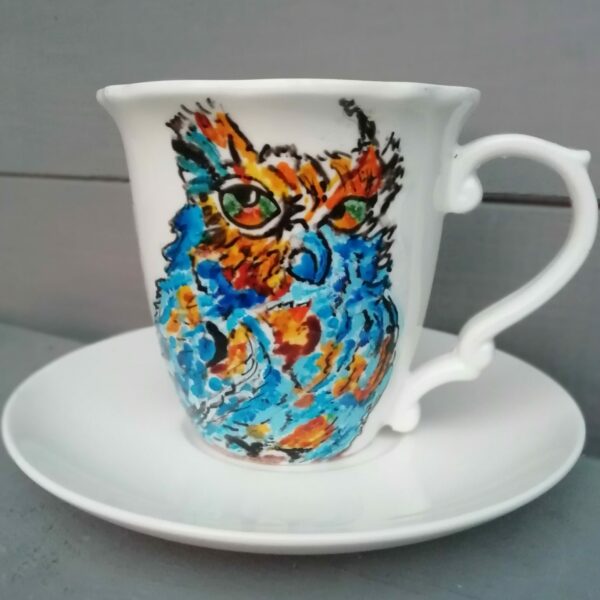 hand made ręcznie malowana biała porcelanowa filiżanka z niebiesko pomarańczową sową