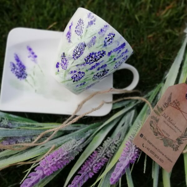 hand made ręcznie malowana biała porcelanowa filiżanka ze spodkiem z lawendą