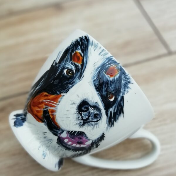 hand made ręcznie malowany biały porcelanowy kubek z wizerunkiem berneńskiego psa pasterskiego